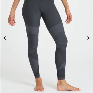 Spanx Look At Me Now Seamless Moro Leggings - Medium